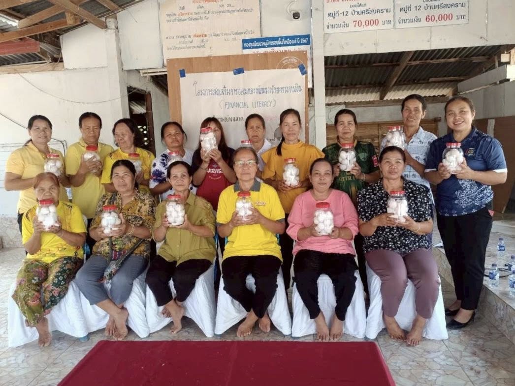 พช.วังสะพุง ดำเนินกิจกรรมโครงการส่งเสริมการออมและพัฒนาทักษะทางการเงิน (Financial Literacy) บ้านศรีสงคราม หมู่ที่ 12 ตำบลผาน้อย