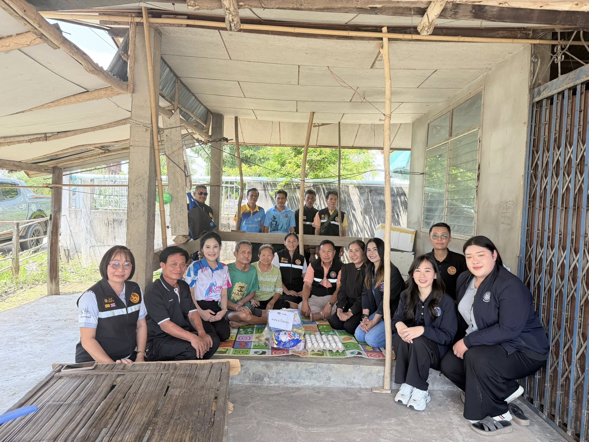 พช.วังสะพุง ผนึกกำลังภาคีเครือข่าย ลงพื้นที่เยี่ยมเยียนครัวเรือนเป้าหมาย TPMAP มอบถุงยังชีพช่วยเหลือถึงชุมชน